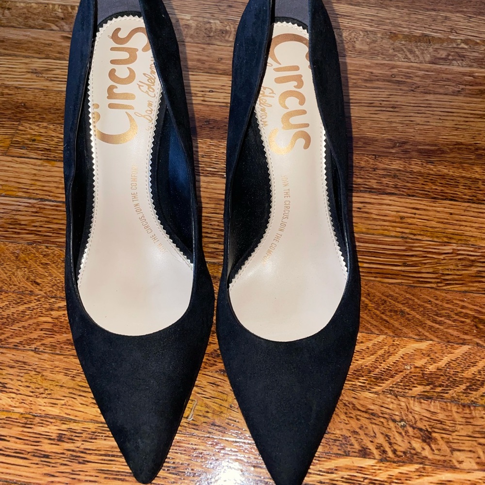 Great condition black high heels!!!!